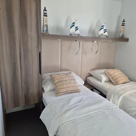캠프장 Moonwalk Luxury Mobile Home, Terra Park Spiritos 콜란